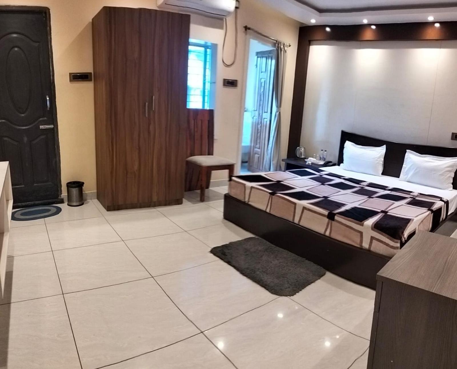 Hotel Trisplanet Kalyani Zewnętrze zdjęcie