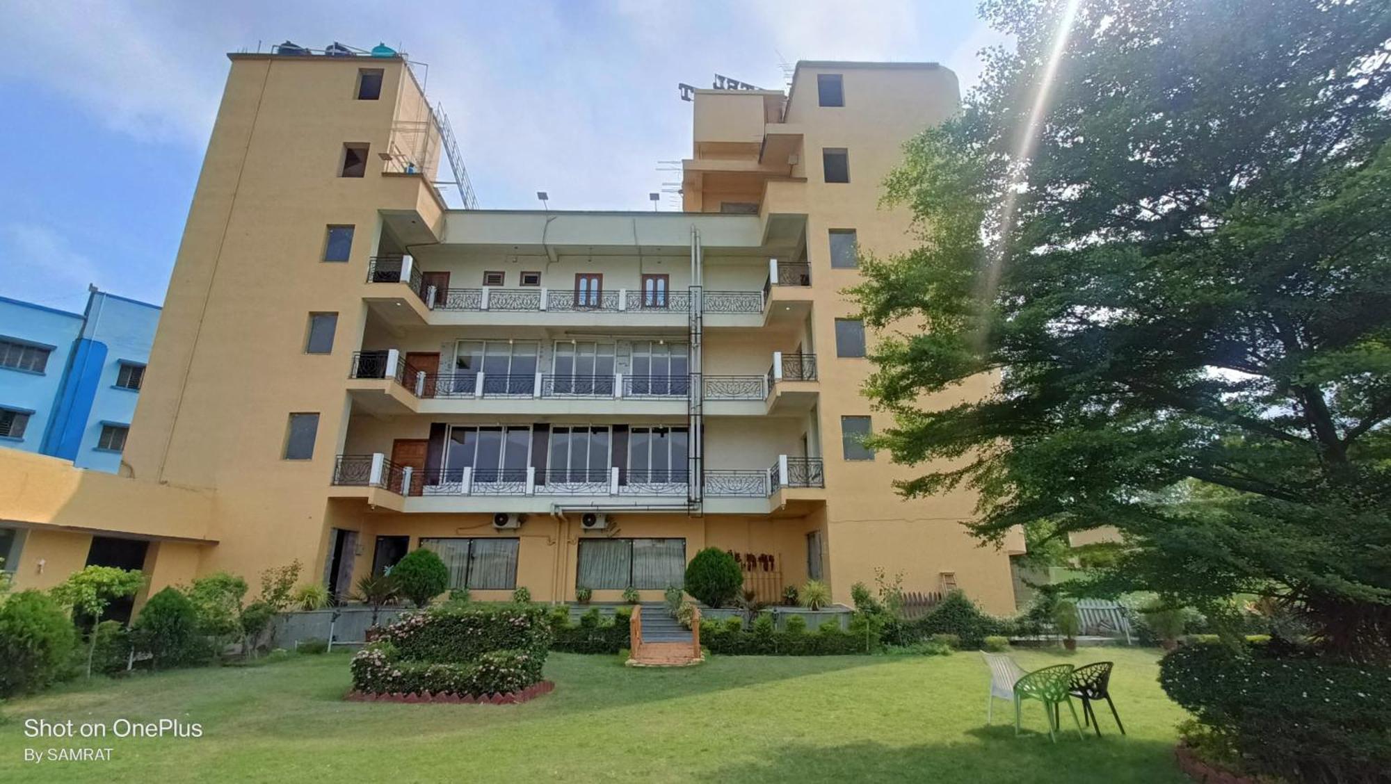 Hotel Trisplanet Kalyani Zewnętrze zdjęcie